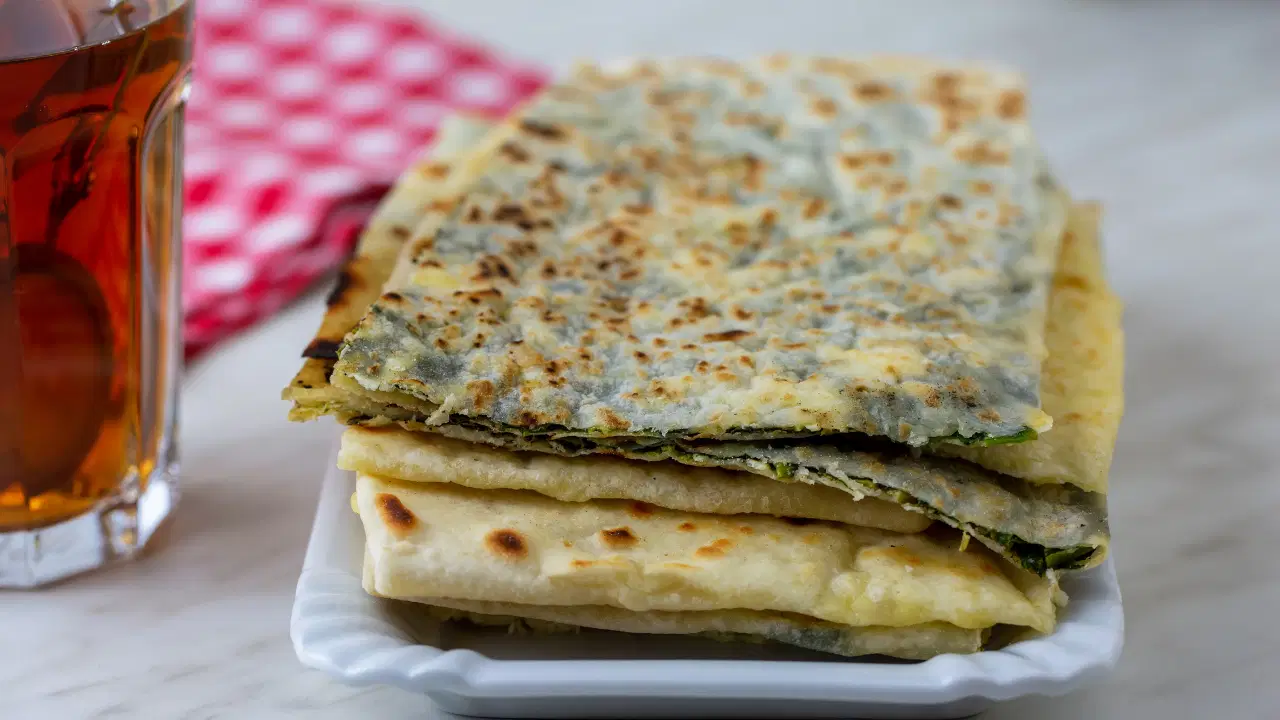 Kahvaltı için pratik lezzet: Tava böreği